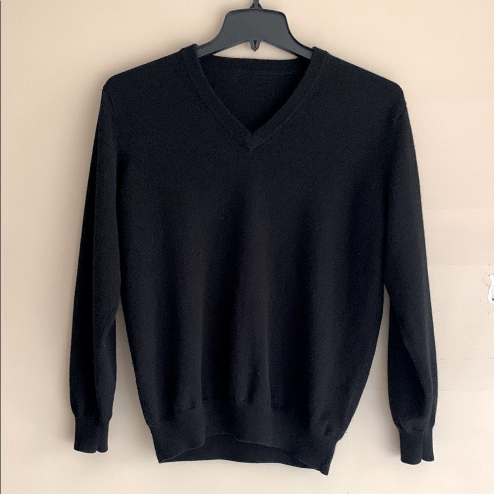 Black V-Neck Wool Cashmere Sweater with Ribbed Cuffs M